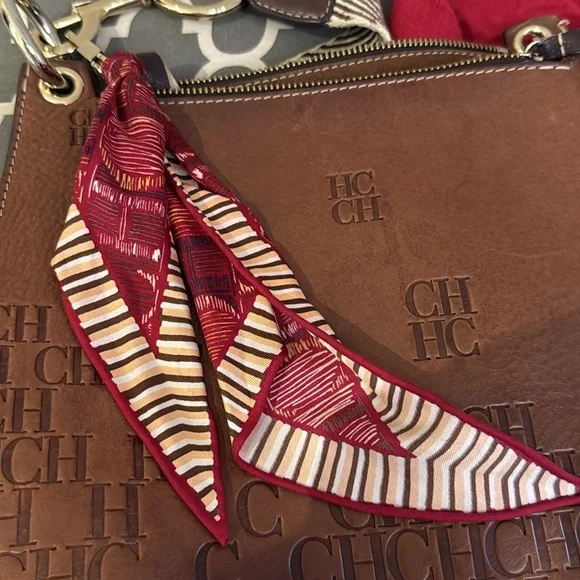 Carolina Herrera Castañuela Brown Logo Crossbody Reversible Bag - Picture 16 of 16